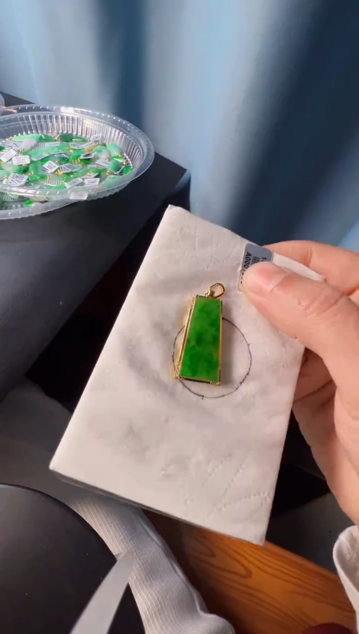 【闪购商品】定制翡翠18K金镶嵌2380元