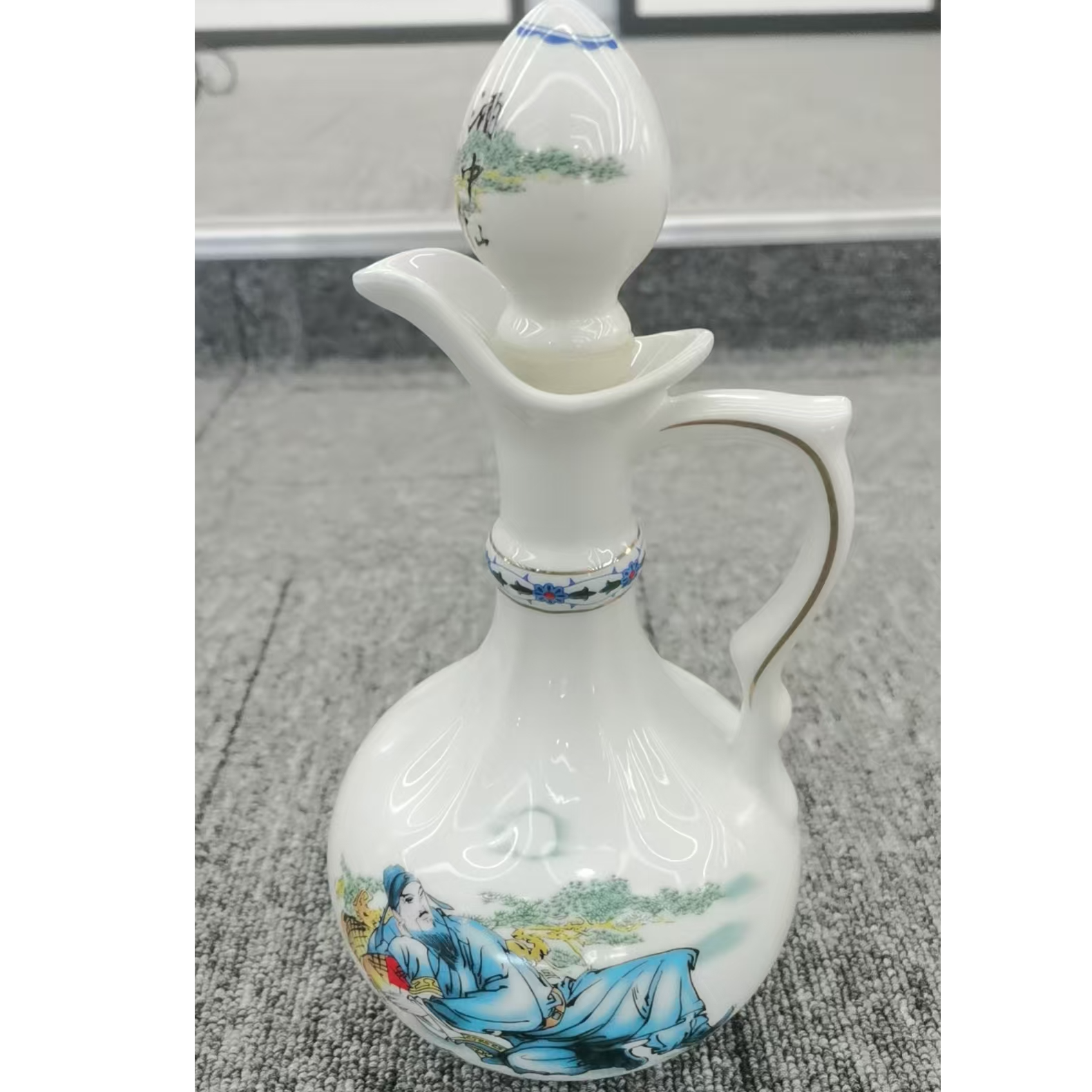 景德镇/陶瓷/粉彩人物酒壶摆件