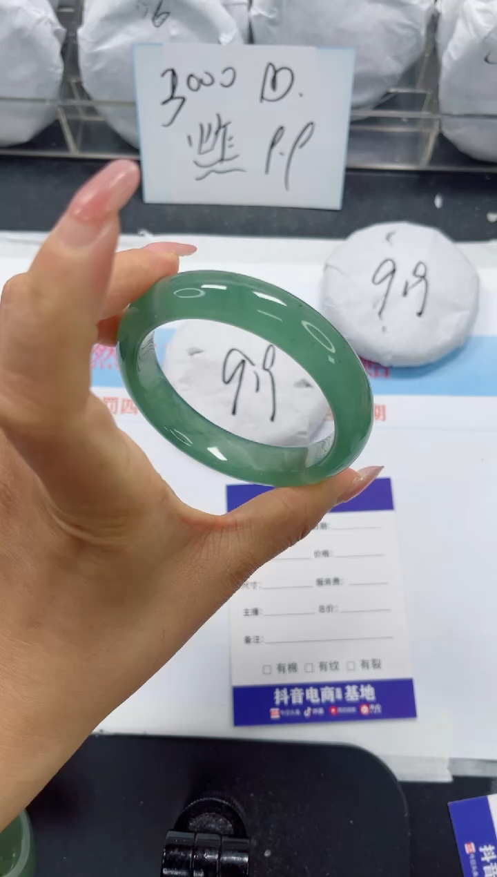 未镶嵌手镯石英质玉68-58.5