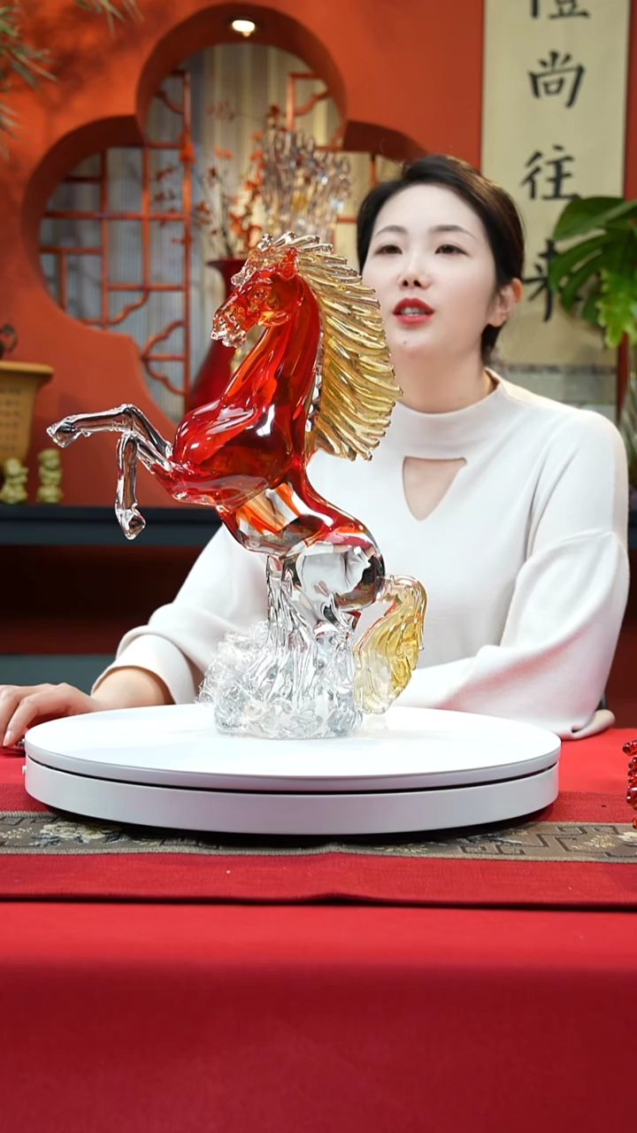手工艺品琉璃红立马