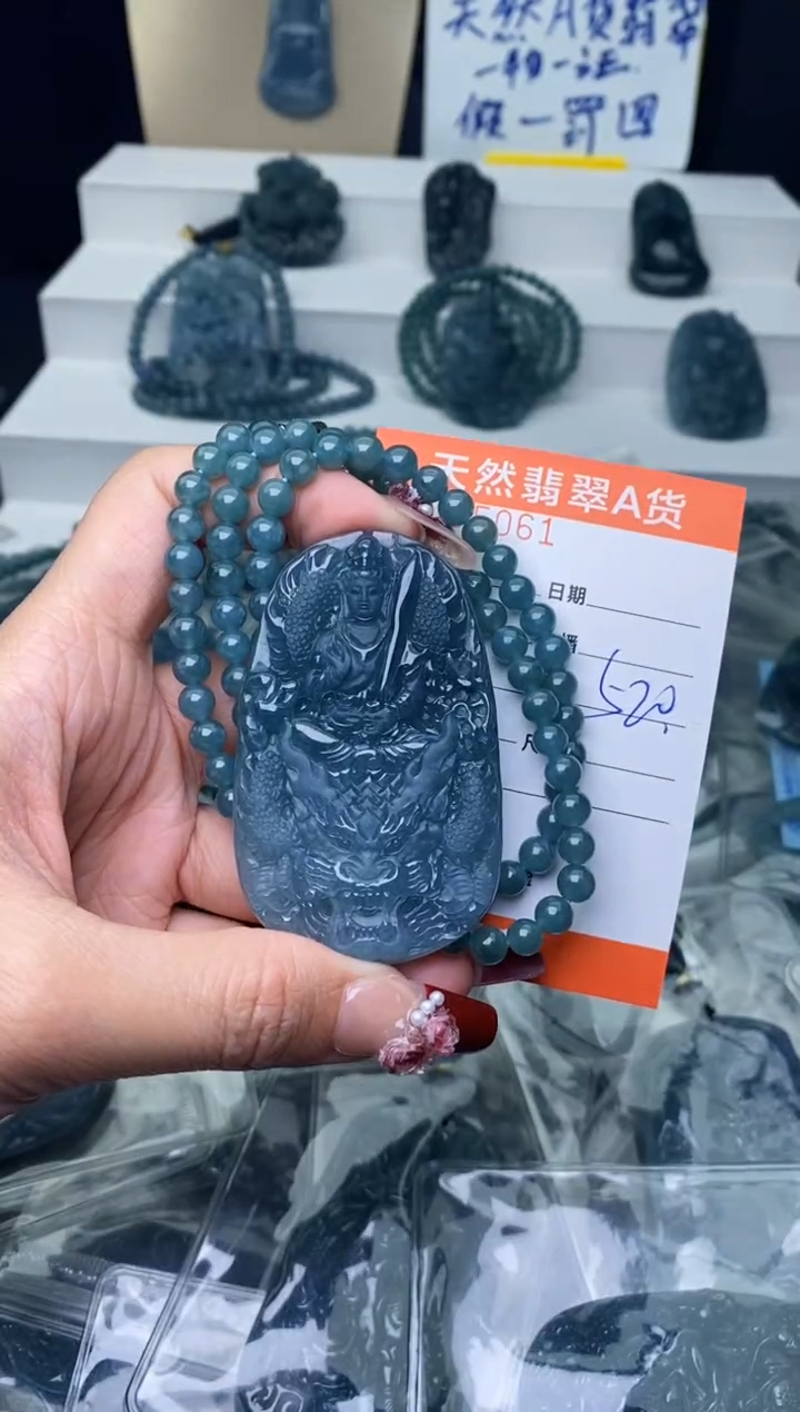 【闪购商品】翡翠颈饰未镶嵌·········