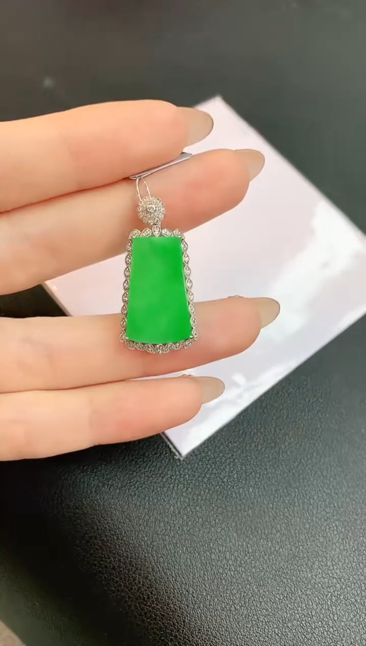 【闪购商品】翡翠颈饰18K金镶嵌赠礼盒证书 珍珍