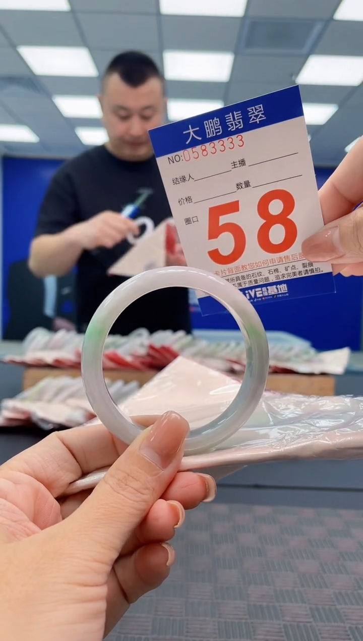 翡翠手镯未镶嵌AAAAAAAA