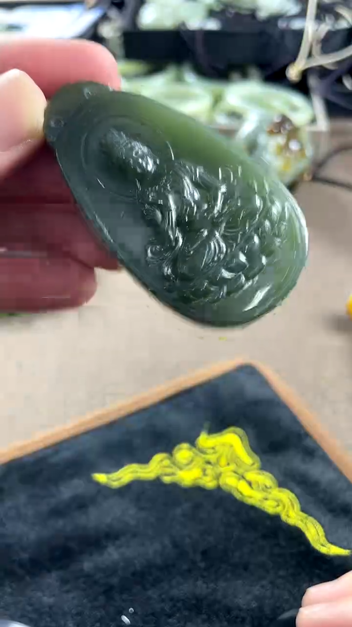 和田玉未镶嵌颈饰湖水绿观音