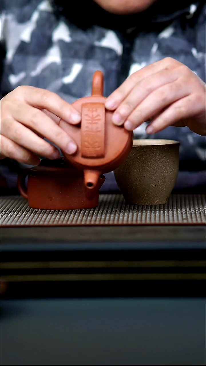 茶壶紫砂微瑕半手红降坡汉瓦160cc长乐未央