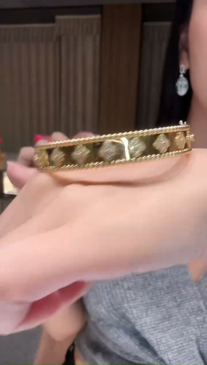 手镯18K金镶嵌钻石万花筒宽版