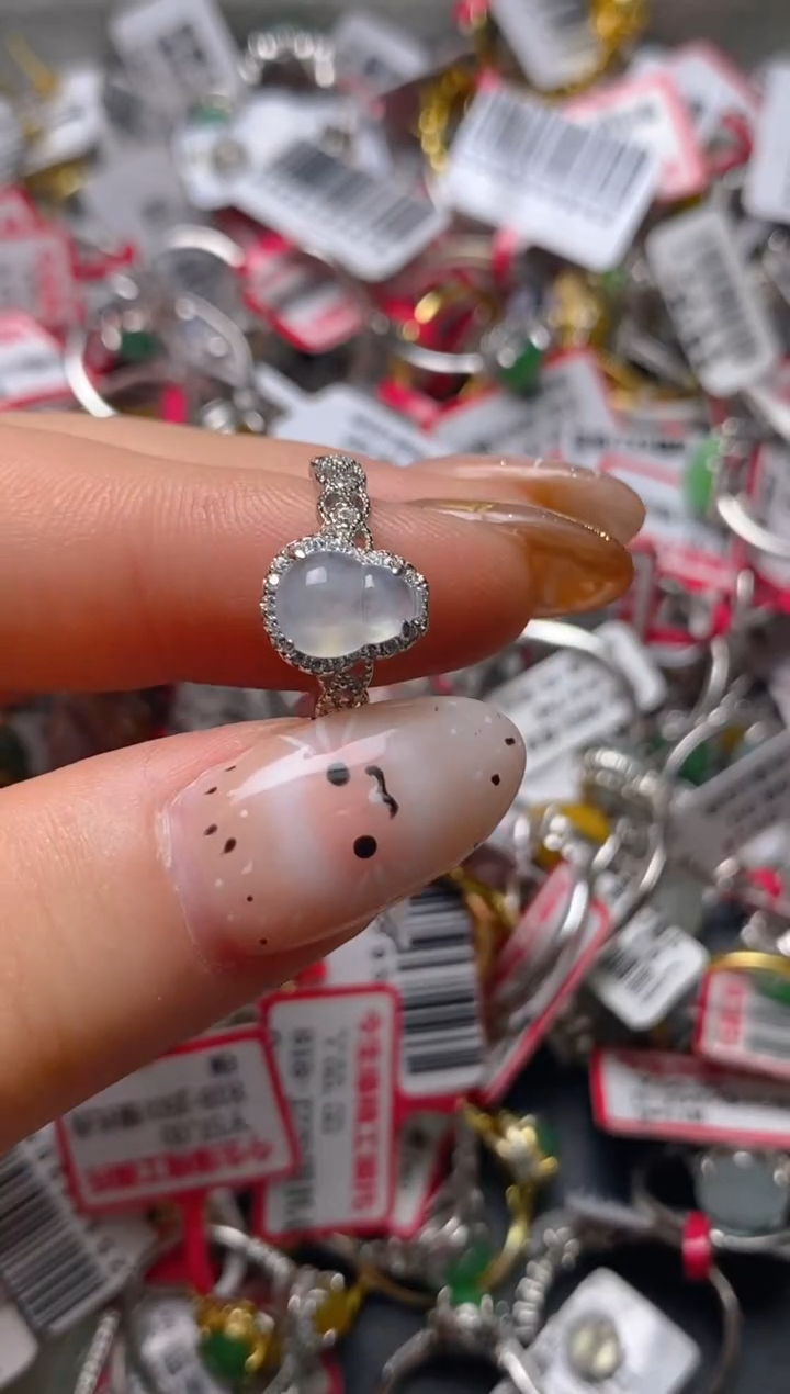 未镶嵌戒指翡翠百内无证书