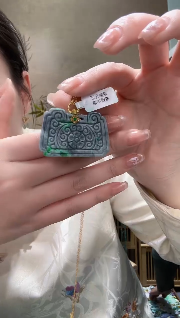 【闪购商品】翡翠颈饰未镶嵌吊坠