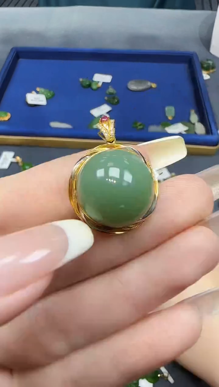 【闪购商品】和田玉挂件18K金镶嵌1