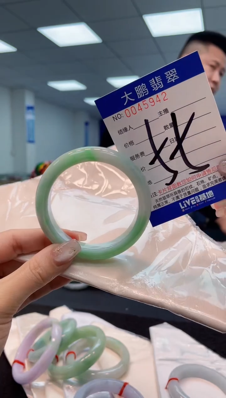 【闪购商品】翡翠手镯未镶嵌AAAAAAAAAA
