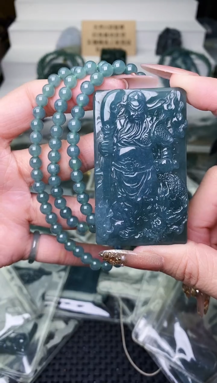 颈饰未镶嵌翡翠 