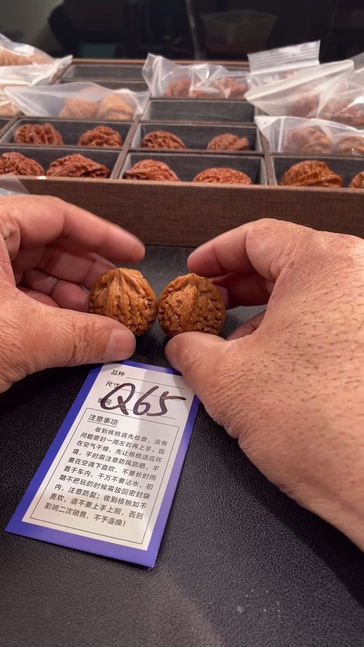 【闪购商品】文玩核桃把件35红锦鲤