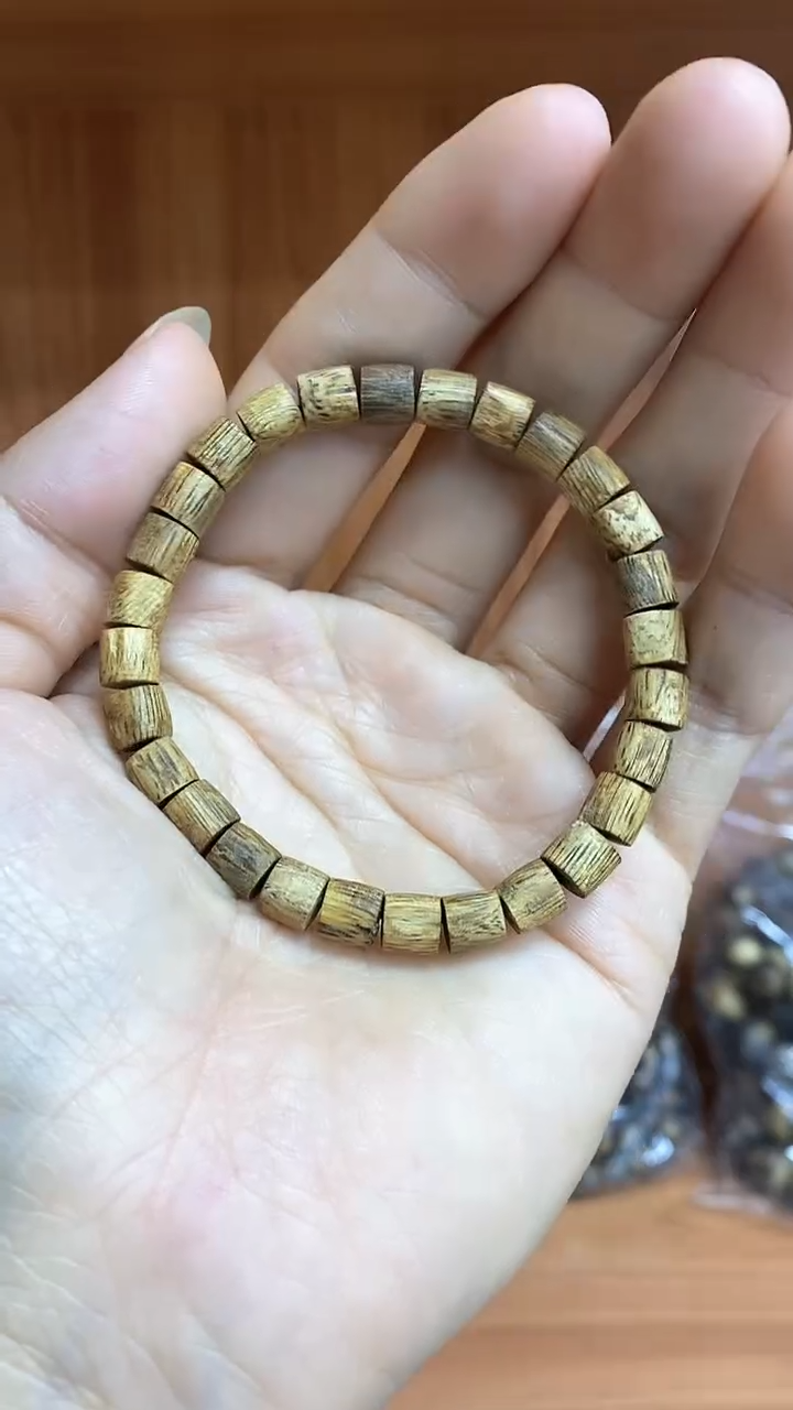 【闪购商品】沉香沉香木制品乌身圆叶随形6克多样性发一