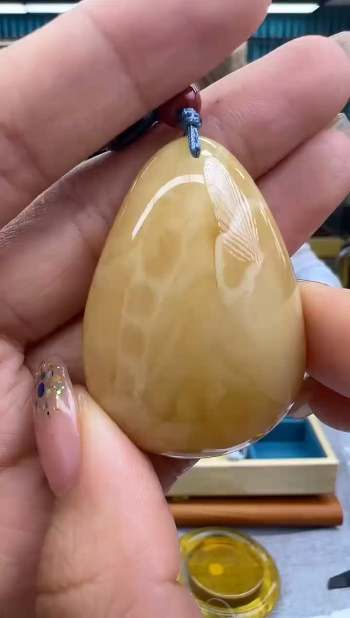 未镶嵌颈饰琥珀66秒拍号