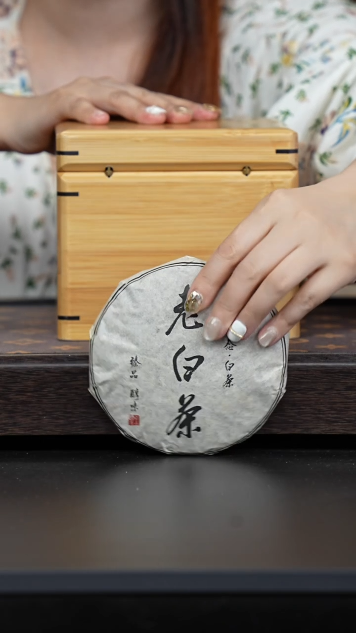 茶壶紫砂至纯乌泥刻绘寻龙+福鼎白