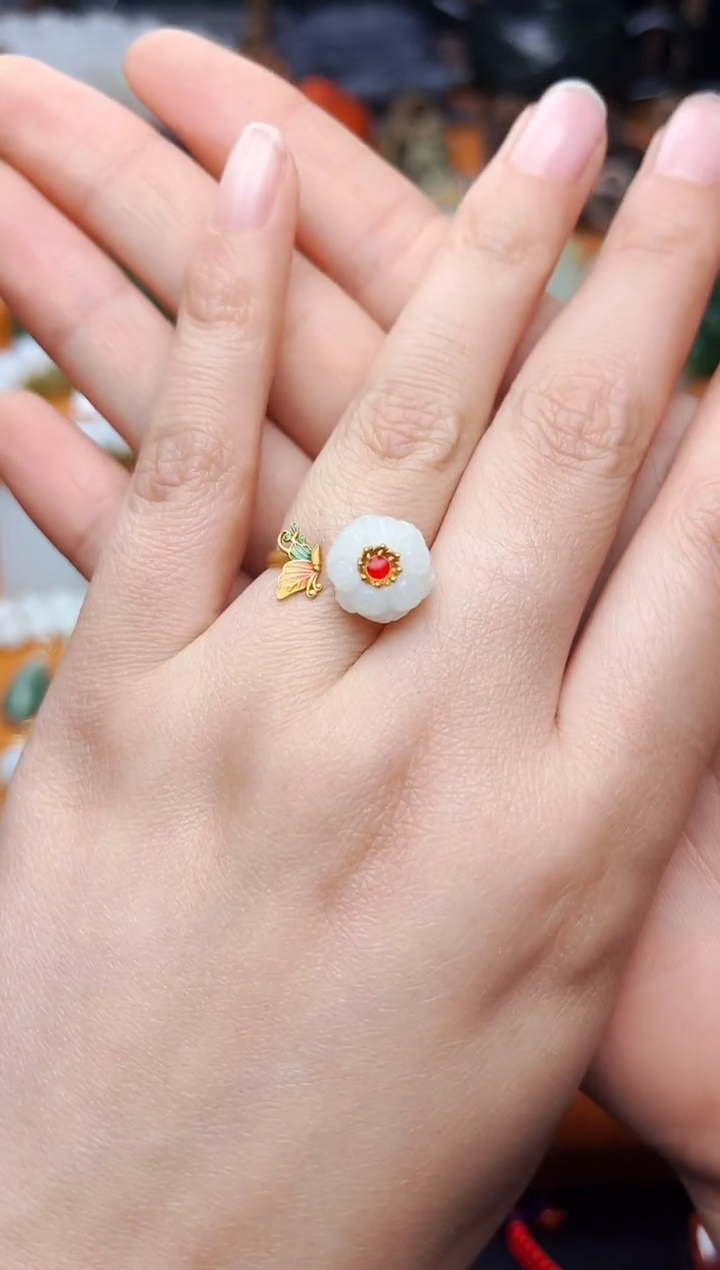 【闪购商品】和田玉戒指18K金镶嵌花