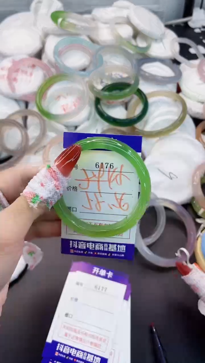 玛瑙/玉髓手镯未镶嵌6176