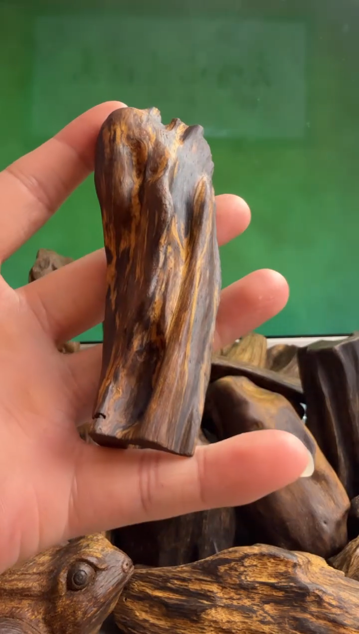 沉香手把件达拉干多样性发一