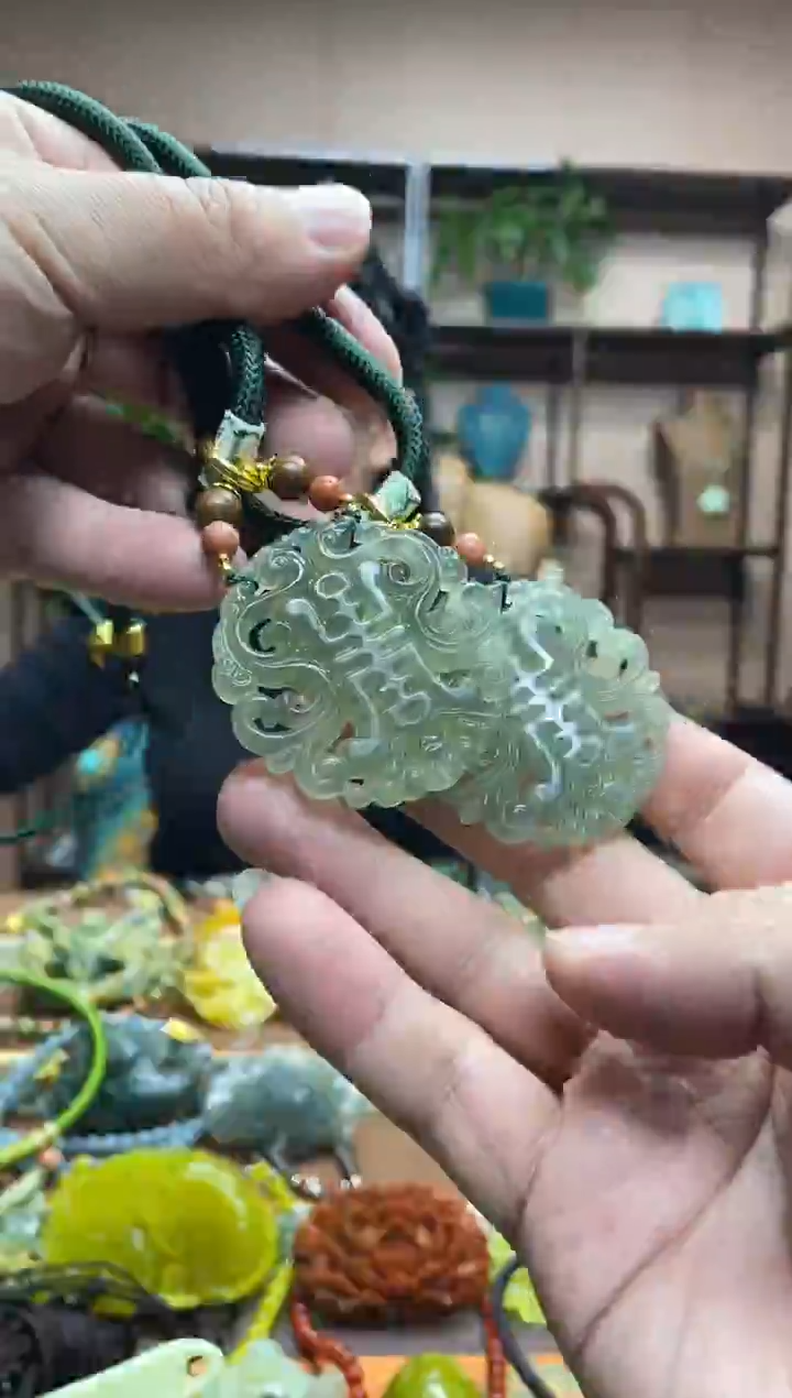 未镶嵌岫玉吊坠多样性发货发其中之一