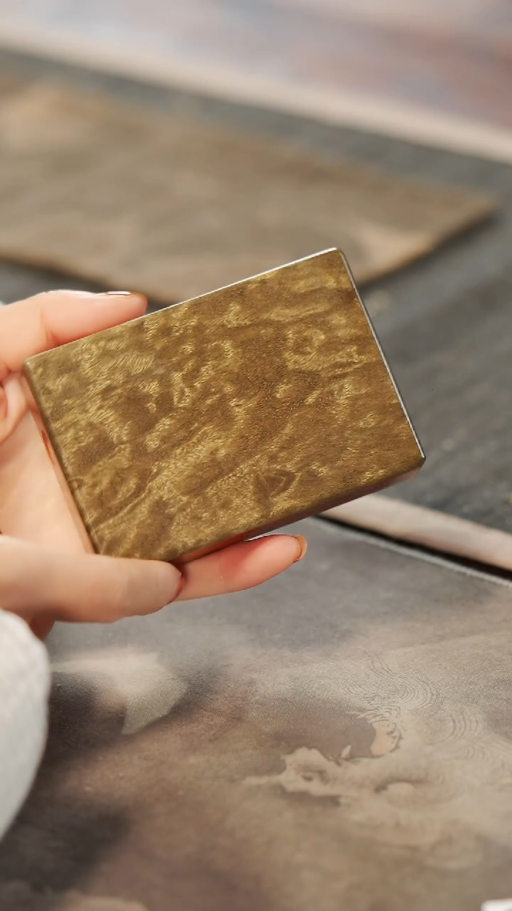 【闪购商品】金丝楠木雕262龙胆纹精工烟盒