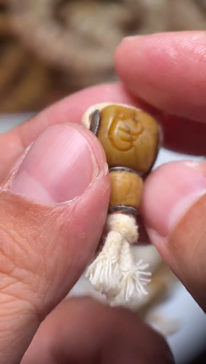 牛骨其他P529-骨收缩图腾三通-有棕裂