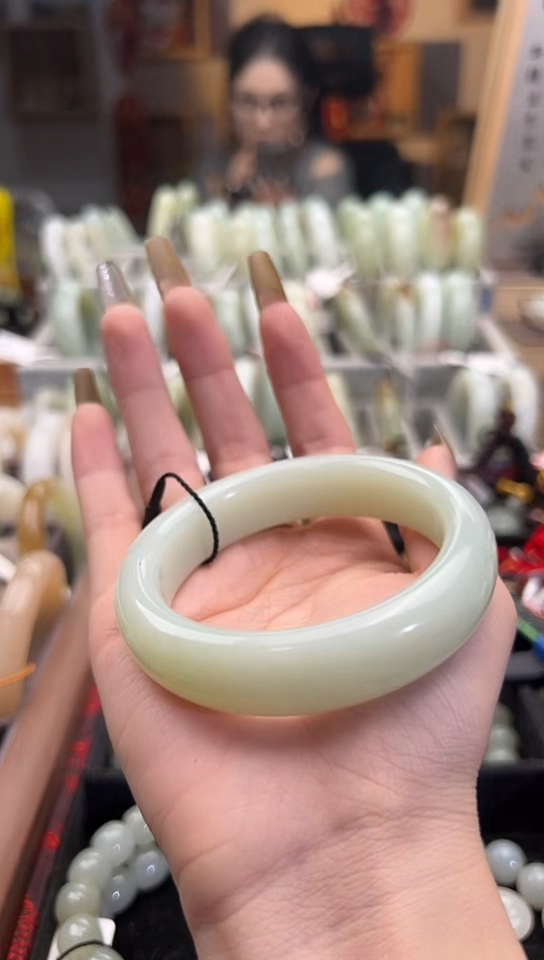 【闪购商品】和田玉手镯未镶嵌且末料青白玉手镯