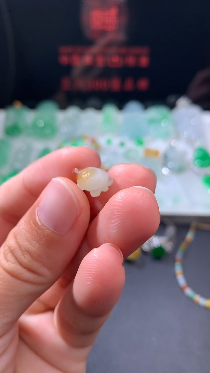 未镶嵌定制翡翠    