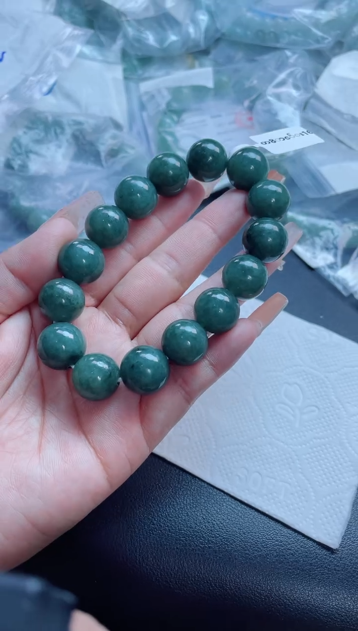 定制翡翠未镶嵌珠串