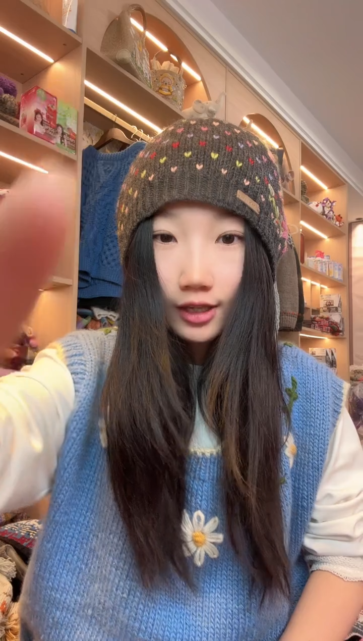 羊毛美利奴黑灰色爱心刺绣冷帽