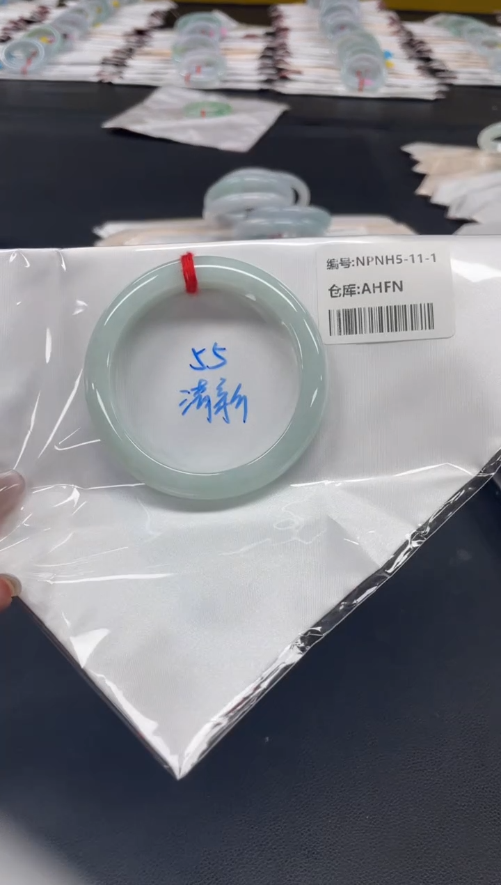 未镶嵌手镯翡翠翡翠手镯