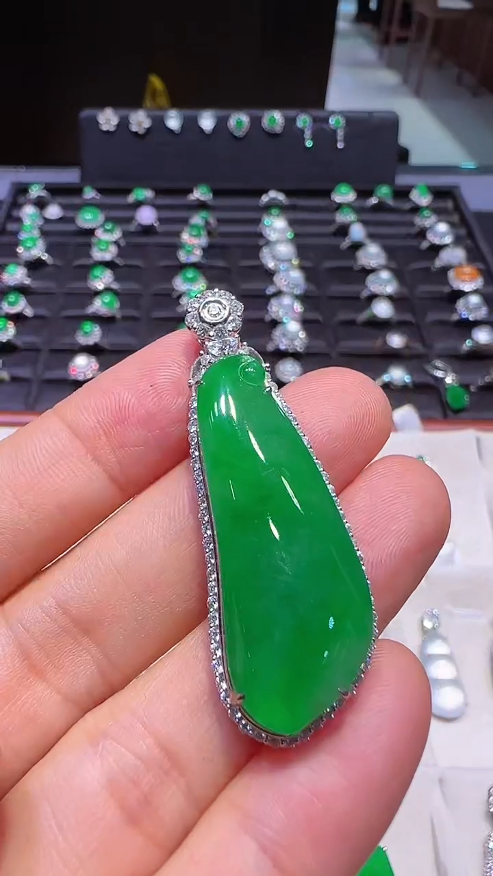 【闪购商品】翡翠吊坠(不含链)18K金镶嵌福瓜