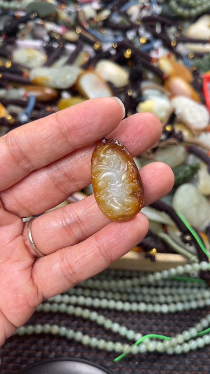 【闪购商品】和田玉颈饰未镶嵌多样性发货没有证书拍一发一有瑕