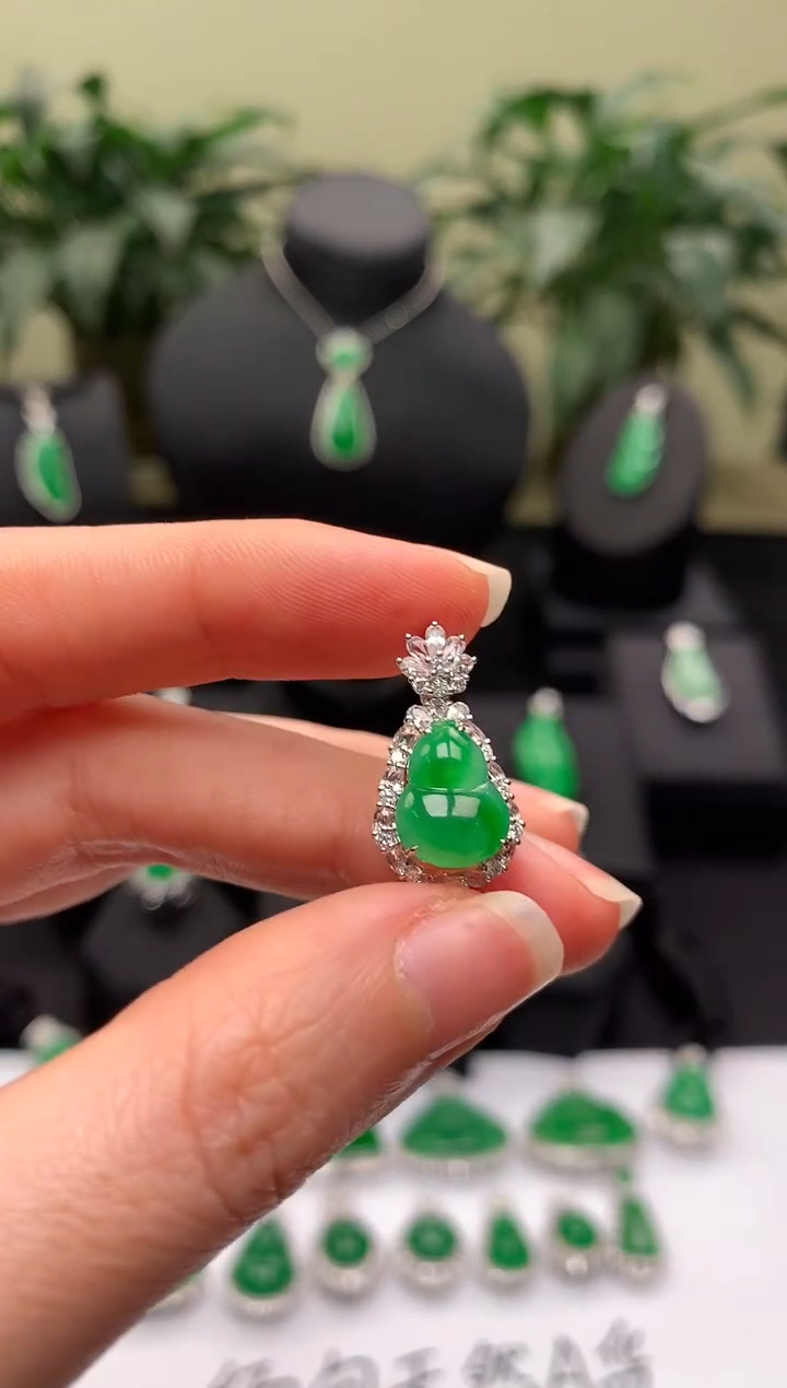 【闪购商品】翡翠颈饰18K金镶嵌葫芦