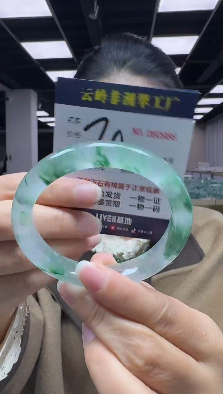 未镶嵌手镯石英质玉口径60.9-11-9.1