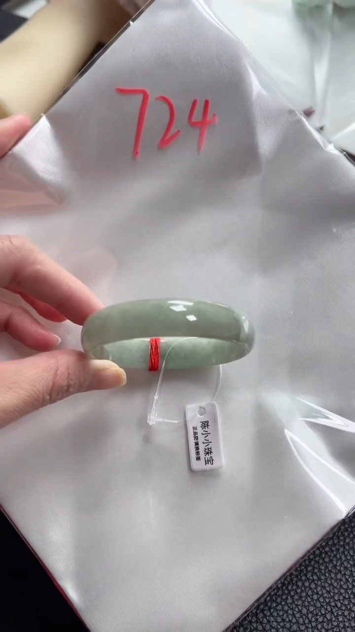 【闪购商品】翡翠手镯未镶嵌圈口53葡萄绿