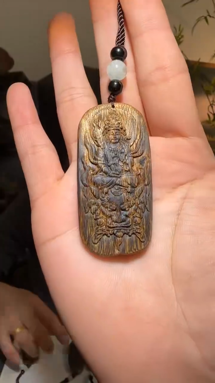 【闪购商品】沉香吊坠海南老白奇雕刻牌2.8/10g