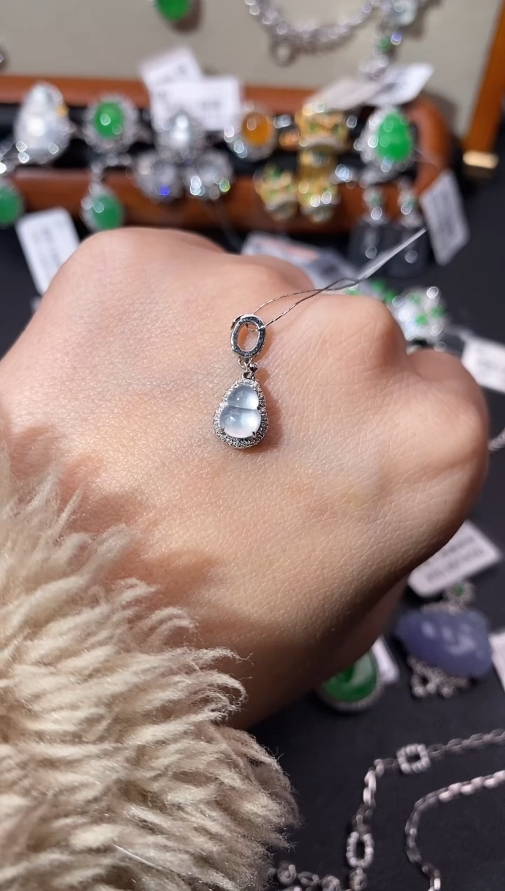 【闪购商品】翡翠吊坠(不含链)18K金镶嵌吊坠