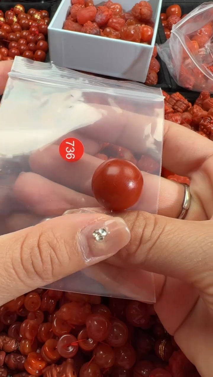 南红玛瑙未镶嵌颈饰1
