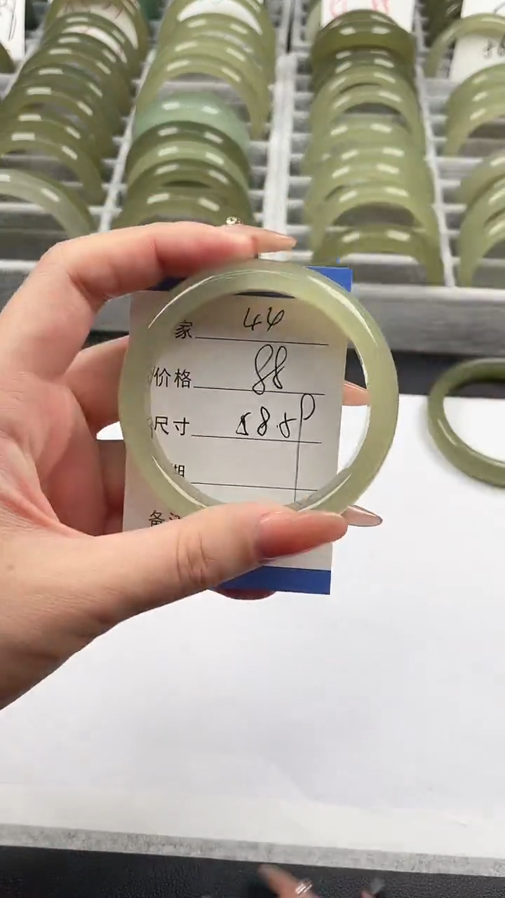 未镶嵌手镯石英质玉葡萄肉