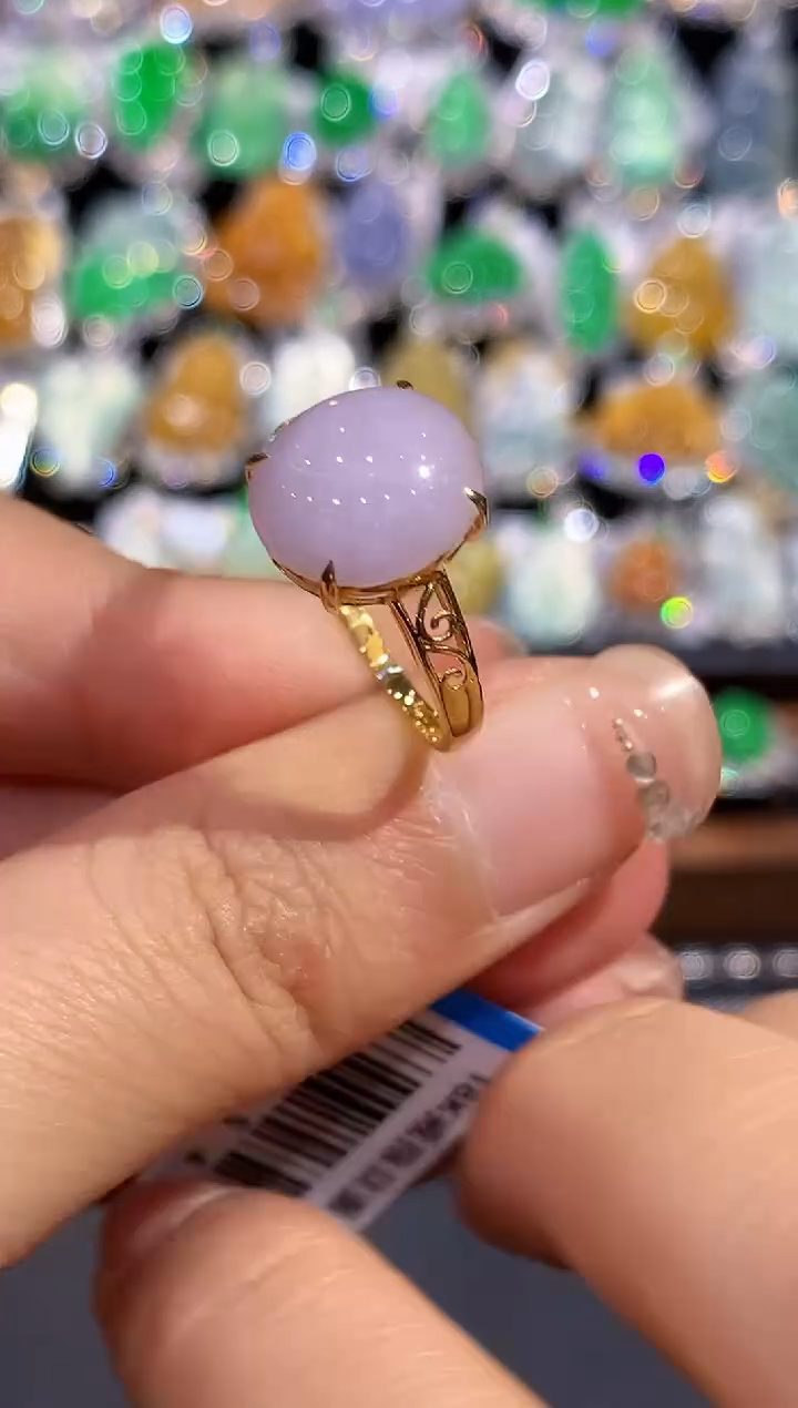 18K金镶嵌戒指翡翠多样性发其一