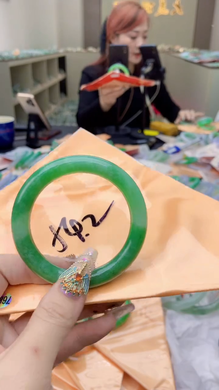 【闪购商品】翡翠手镯未镶嵌1034999362