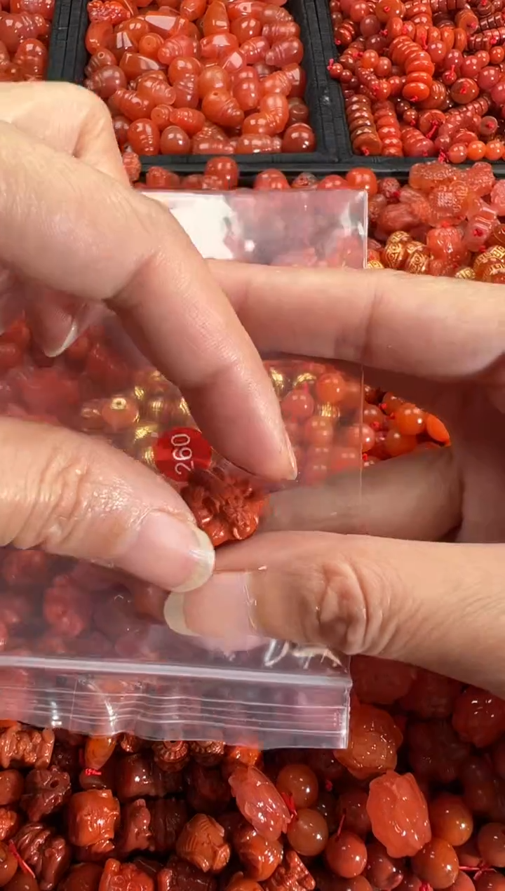 【闪购商品】南红玛瑙颈饰未镶嵌1