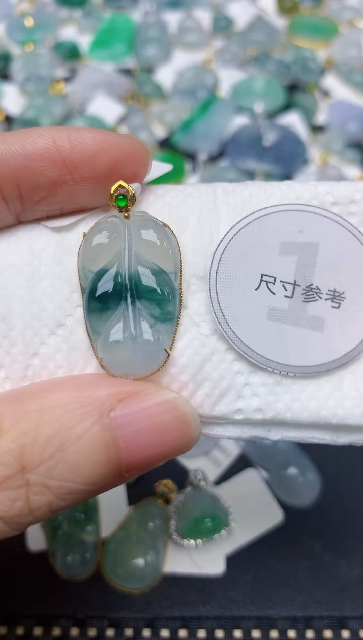 颈饰18K金镶嵌翡翠天然缅甸A货翡翠