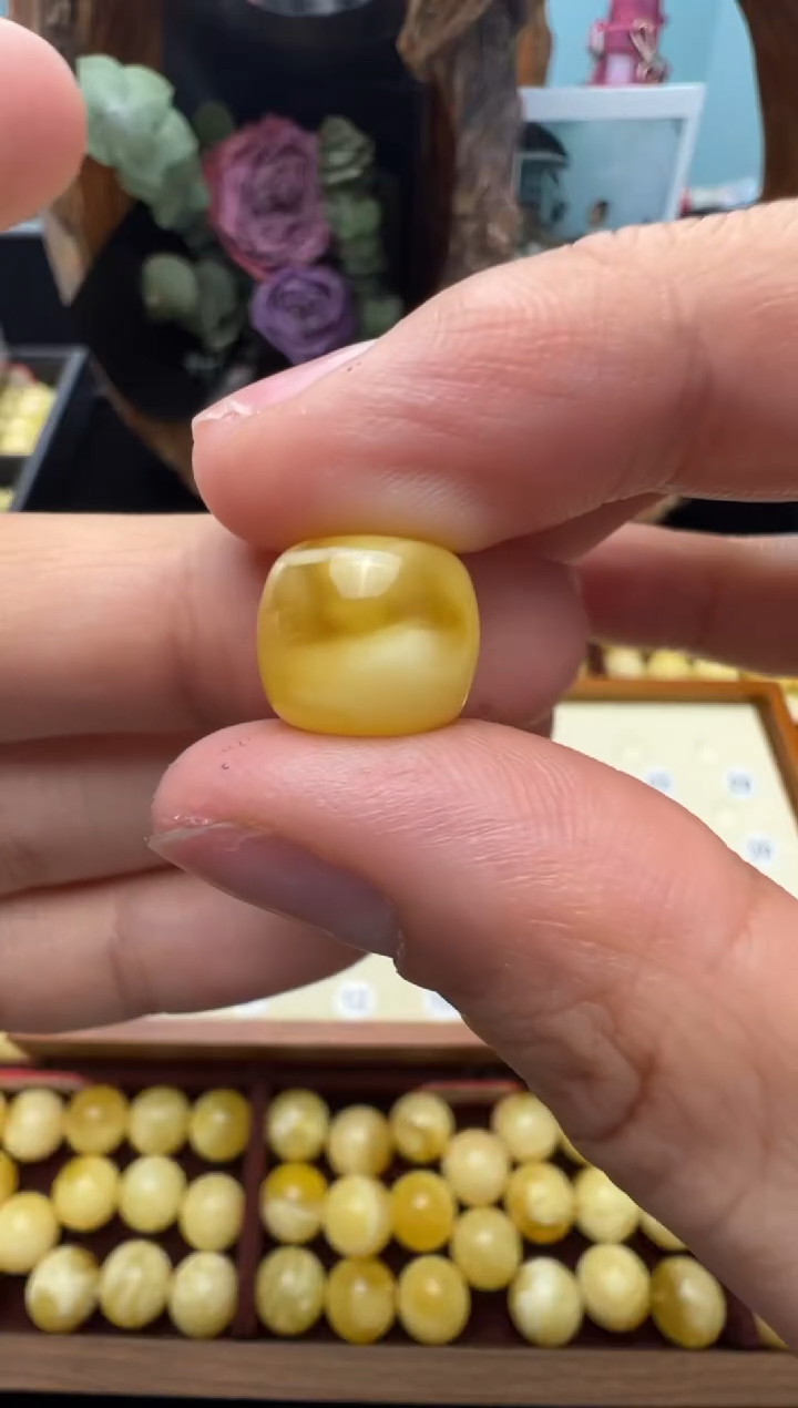 【闪购商品】蜜蜡裸石未镶嵌俄料微瑕12.3*10.7m1.101克