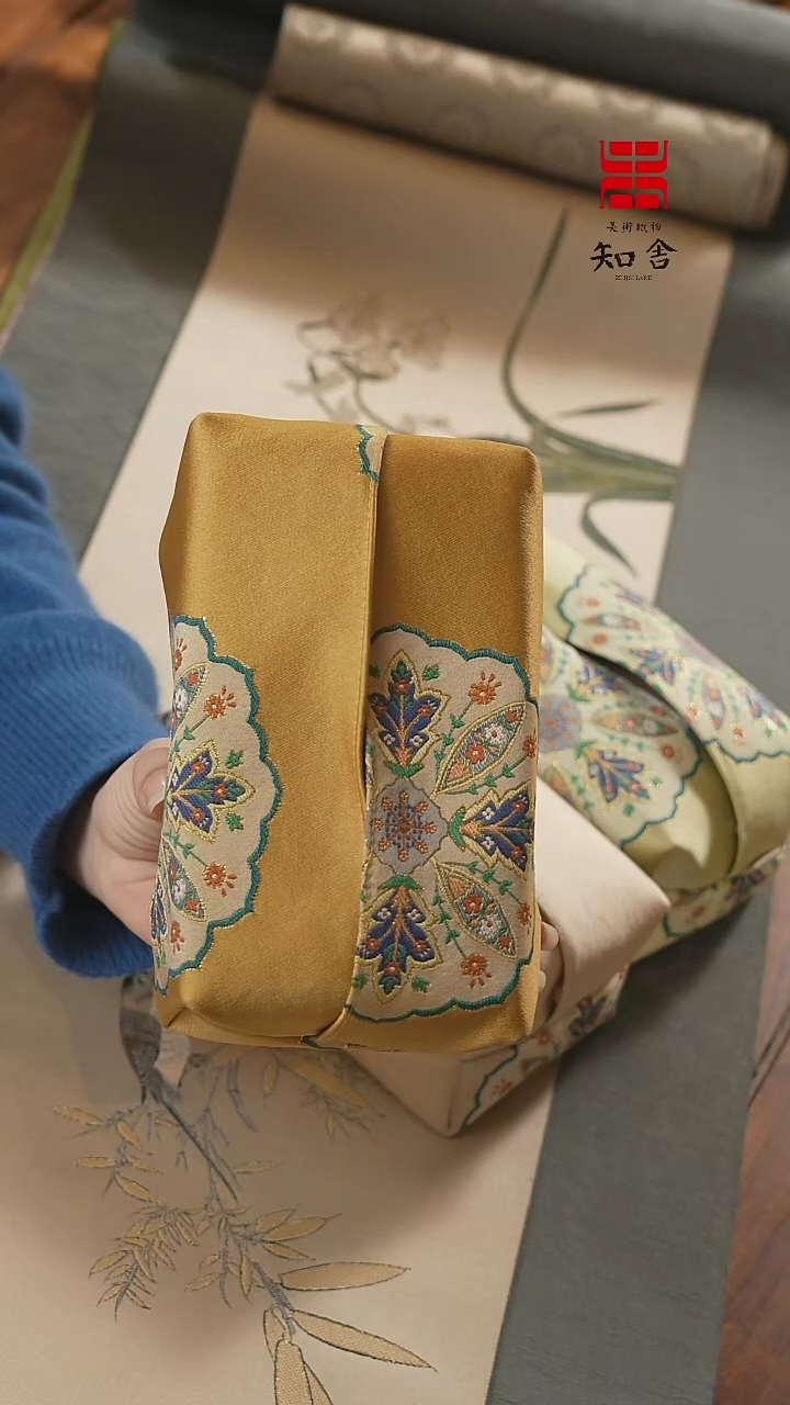 【闪购商品】织绣纸巾盒··········