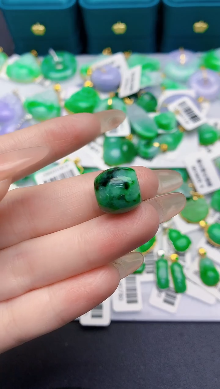 颈饰未镶嵌翡翠缅甸天然翡翠A货