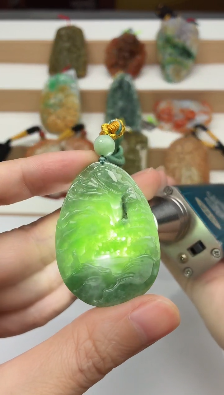 颈饰未镶嵌翡翠牌子