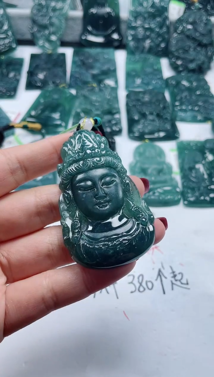 【闪购商品】翡翠颈饰未镶嵌                