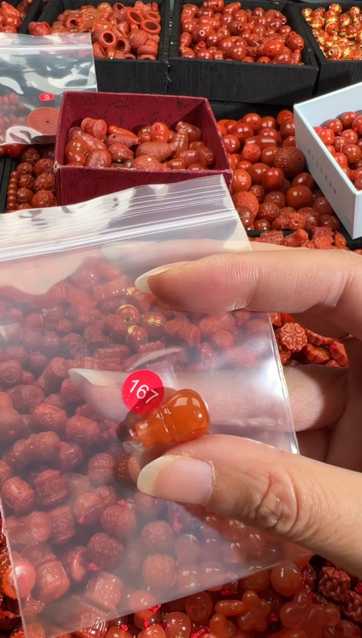 南红玛瑙未镶嵌颈饰1