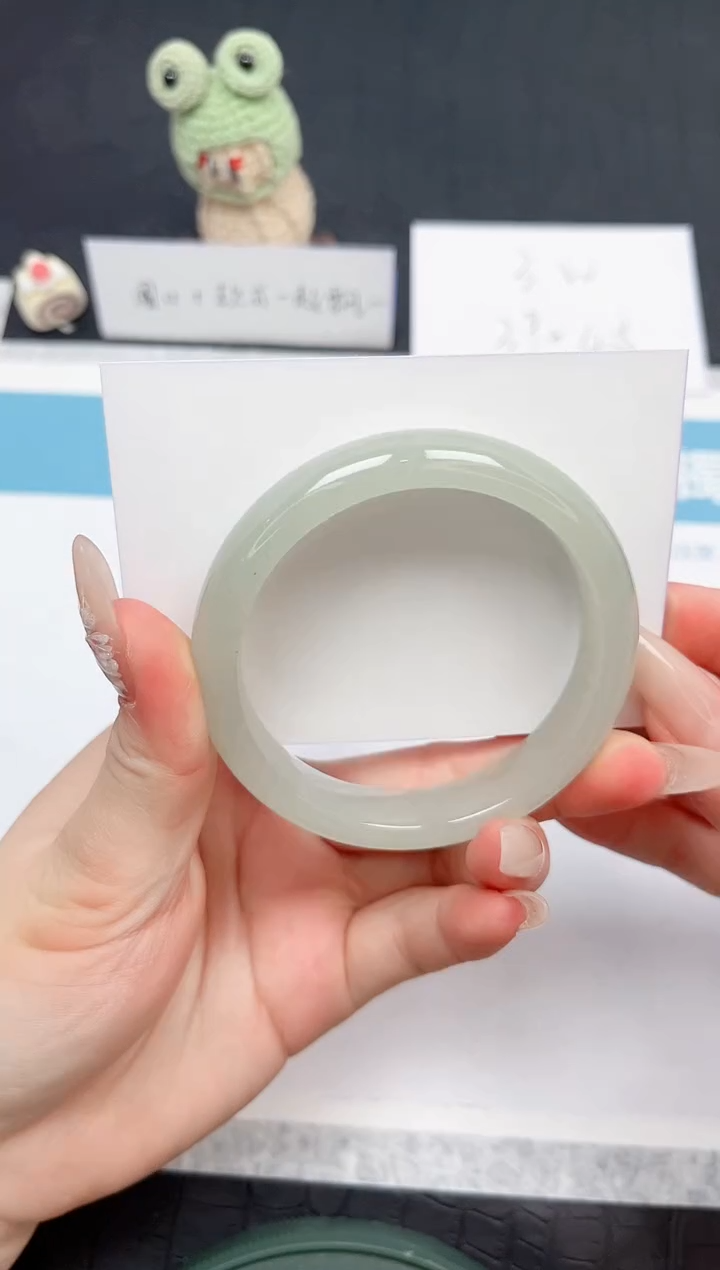 【闪购商品】石英质玉手镯未镶嵌178-56.5